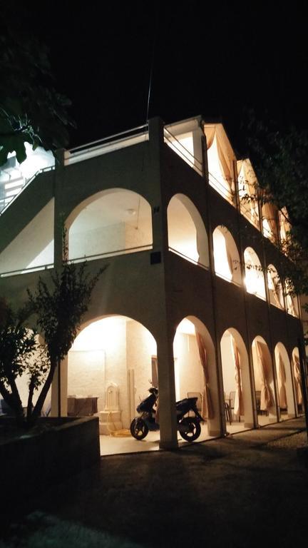 Kilic Apartments โตรกีร์ ภายนอก รูปภาพ